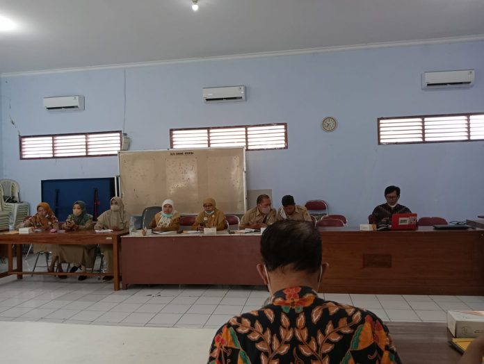 Dispermades Bahas PMK 128 tentang Pengelolaan Dana Desa bersama Kasi PMD Dispermades Bahas PMK 128 tentang Pengelolaan Dana Desa bersama Kasi PMD