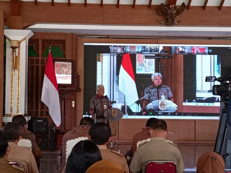 Ganjar Pranowo Kunjungi Pj Bupati Pati, Singgung Kesiapan Pemilu