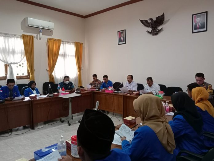 PMII Pati audiensi di kantor DPRD yang ditemui Sekretaris Dewan (Sekwan) pada Rabu (7/9/2022)