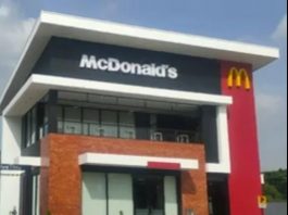 Gerai Pertama McDonald's di Jalan Raya Kudus KM (Foto : Adam Naufaldo)