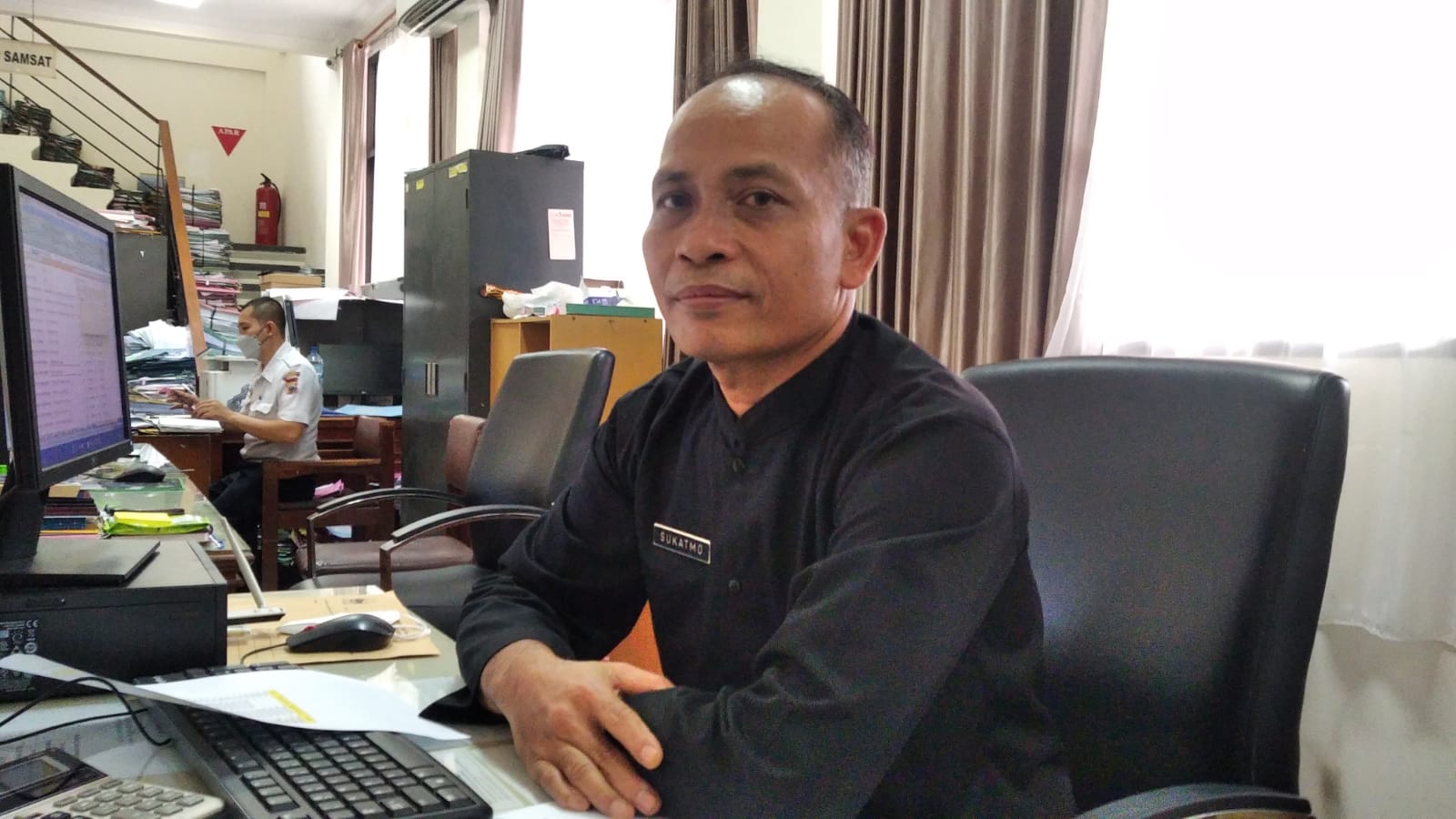 Kepala Bidang PKB Samsat Kabupaten Kudus Sukatmo saat ditemui di Kantornya, (Foto : Adam Naufaldo)
