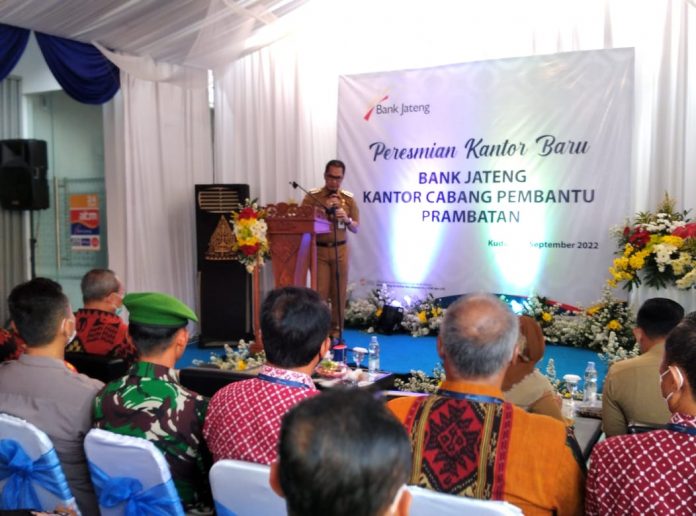 Bupati Hartopo hadir dalam meresmikan pembukaan Bank Jateng