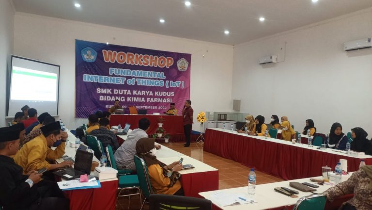 45 Guru SMK Duta Karya Ikuti Workshop Fundamental Internet of Things