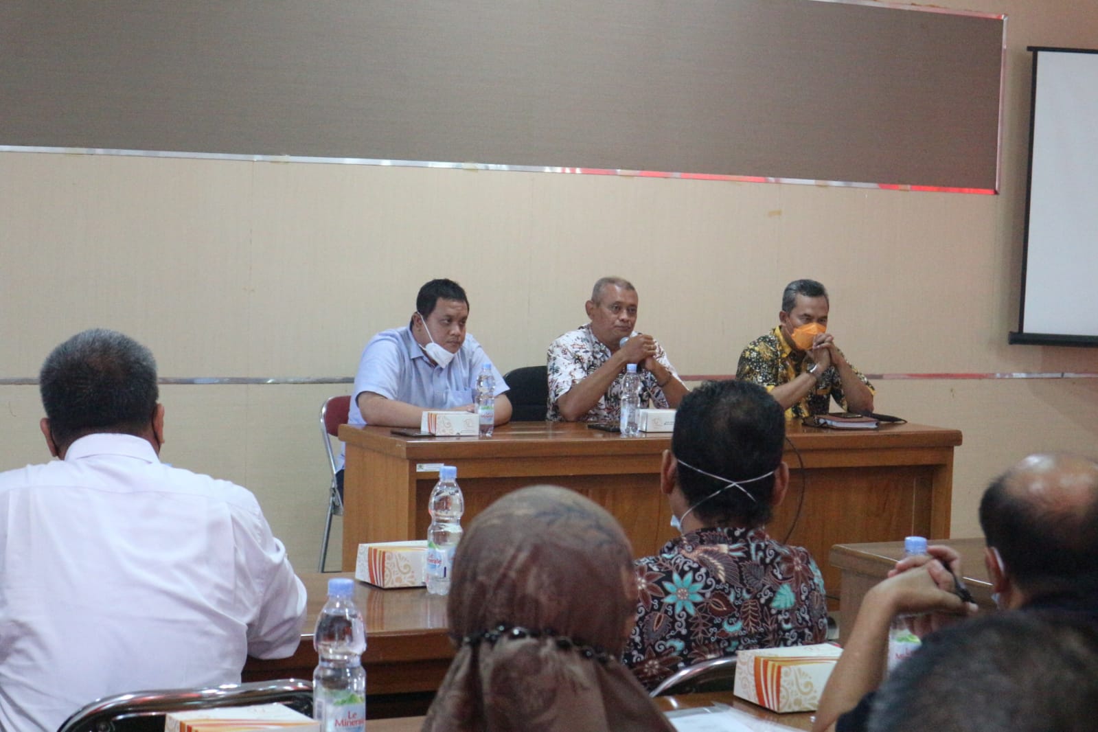 Kepala BPBD Pati, Martinus Budi Prasetya (tengah) saat FGD dengan stakeholder terkait mengenai persoalan kebencanaan