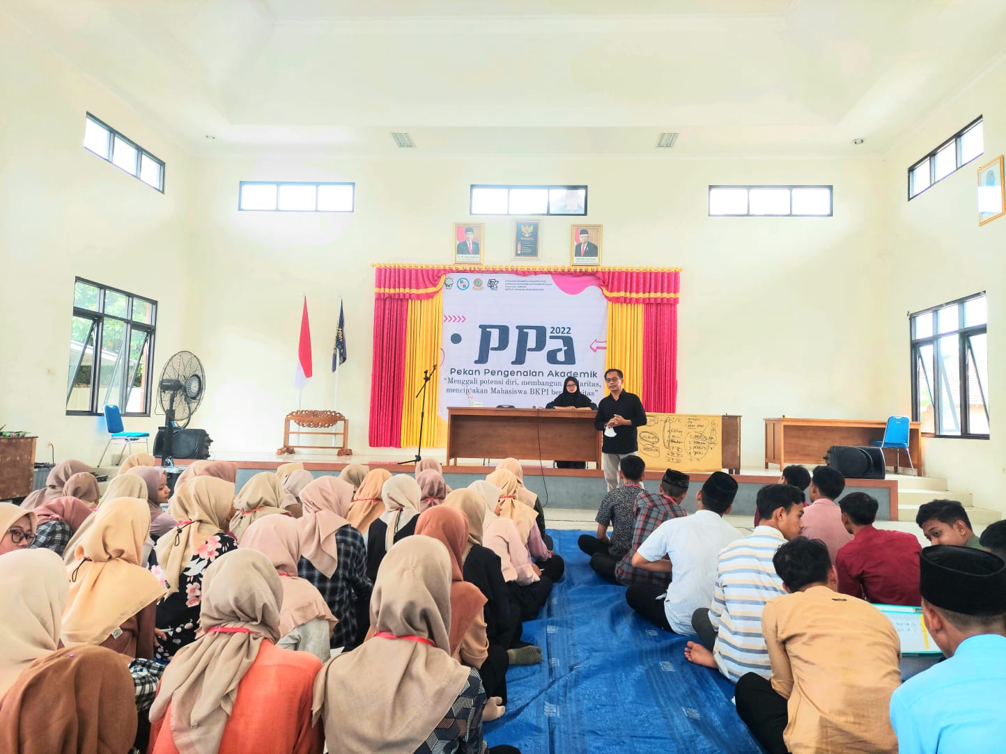 Satintelkam Polres Kudus Iptu Subkhan saat menyampaikan materi dihadapan peserta seminar.