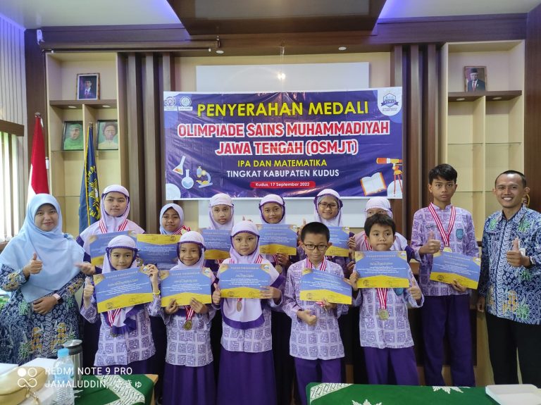 Ikut Olimpiade, SD Muhammadiyah Birrul Walidain Kudus Banjir Puluhan Medali