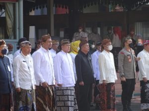 Samani Intakoris selaku Ketua Panitia Seleksi Terbuka JPT saat mengikuti Apel Upacara Hari Jadi Kota Kudus ke-473