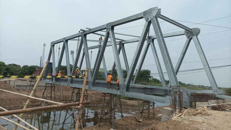 Jembatan Penghubung Desa Sidorekso dan Blimbing Kidul Kudus Hampir Jadi