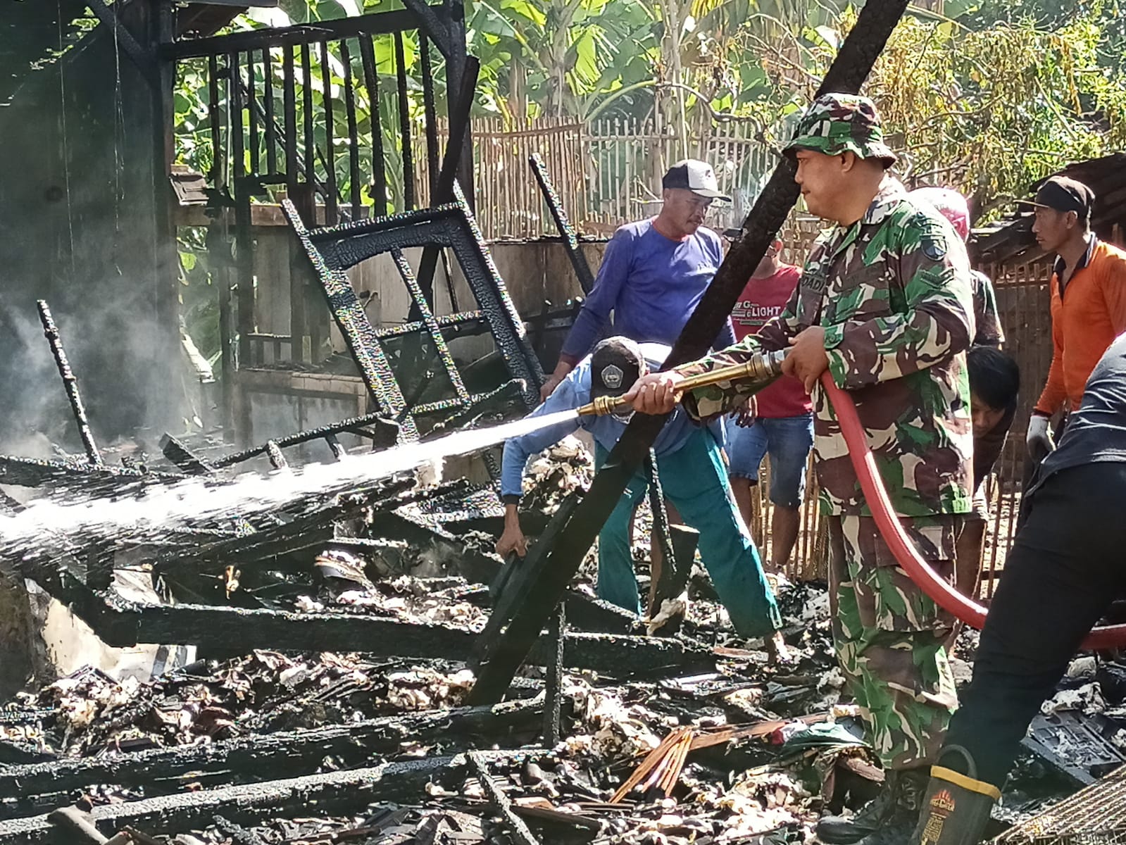 Kebakaran hanguskan dua rumah joglo si Jakenan, Selasa (27/9/2022)