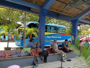 Tampak sejumlah orang di Terminal Kembangjoyo Pati,