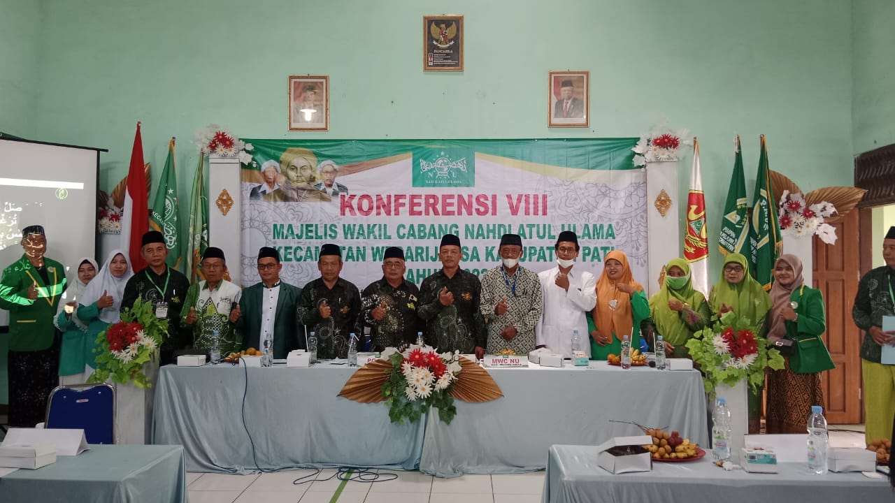 Anggota DPRD Pati, Haryono saat foto bersama dengan jajaran MWC NU Kecamatan Wedarijaksa