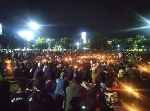 Doa bersama Suporter Macan Muria di Alun-alun Simpang Tujuh Kudus