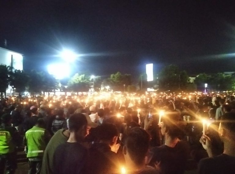 Doa Bersama Suporter Persiku Kudus di Alun-alun Simpang Tujuh