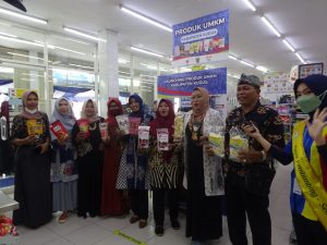 Para Pelaku UMKM di Indomaret Mejobo