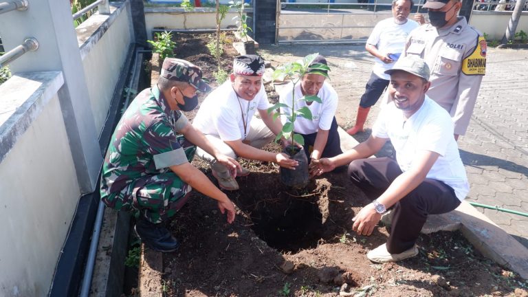 BRI KC Kudus Tanam 1000 Bibit Produktif Untuk Pengurangan Emisi Karbon