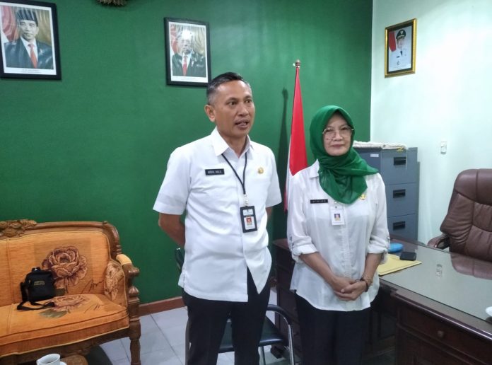Kepala Dinas PKPLH Abdul Halil bersama Kabid Pembinaan dan Pengembangan Kapasitas Lingkungan Hidup Kudus
