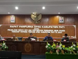 Pimpinan DPRD rapat paripurna dengan eksekutif membahas Rancangan APBD Kabupaten Pati Tahun 2023 di kantor DPRD setempat, Senin (10/10/2022)
