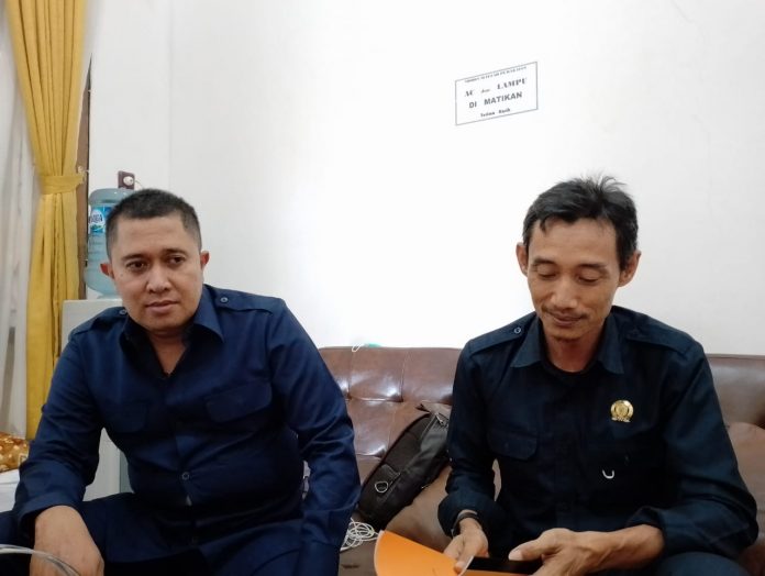 Ketua DPD Partai Nasdem Kabupaten Pati, Ali Mundir (kanan)