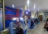 Tampak beberapa masyarakat sedang mengantri di Dukcapil untuk keperluan administrasi seleksi perangkat desa