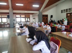 29 peserta OMATIQ 2022 persiapan mengikuti lomba di Gedung Setda lantai empat Kudus