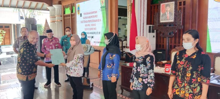 Baznas Salurkan Bantuan Bagi 230 Tenaga Perpustakaan