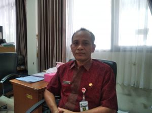 Kabid Pajak Kendaraan Bermotor (PKB) Samsat Kudus Sukatmo saat berada di Kantornya
