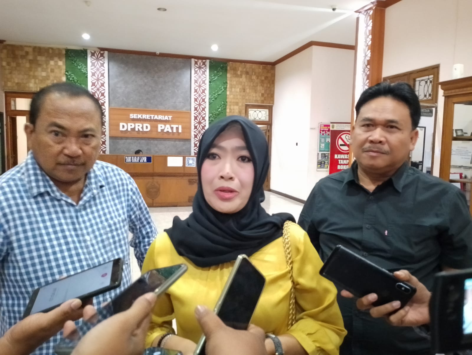 Pimpinan Komisi C, Siti Maudlu'ah (tengah)