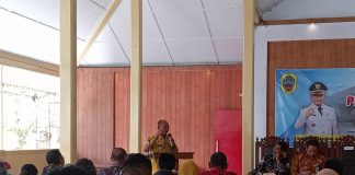 Pj Bupati Pati saat berdiskusi dengan Kades se-Kecamatan Juwana, Jumat (21/10 /2022)