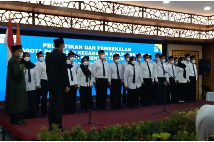 Para Peserta Anggota Panwaslu Kabupaten Kudus yang dilantik Bawaslu Para Peserta Anggota Panwaslu Kabupaten Kudus yang dilantik Bawaslu