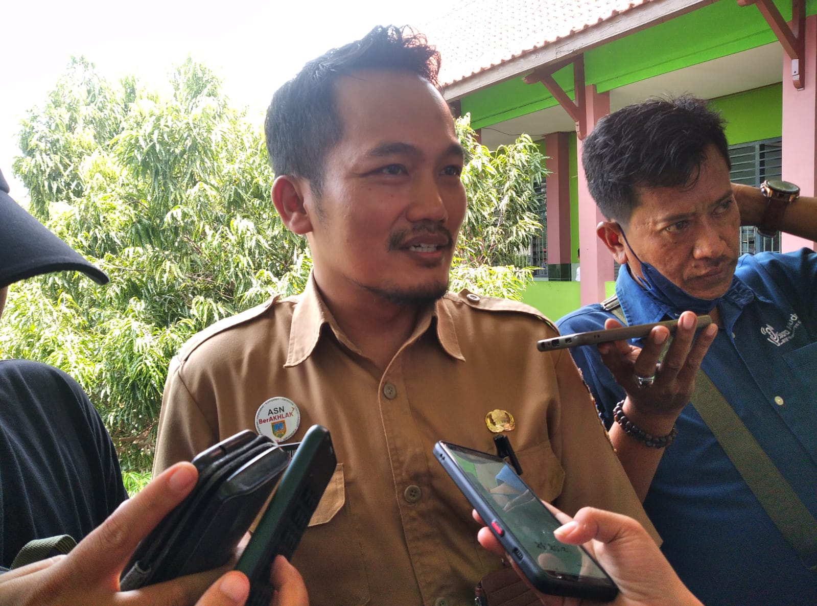 Kabid Pendidikan Dasar Disdikpora Kudus Anggun Nugroho saat ditemui disela kesibukannya