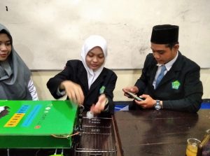 Mohammad Bahrul Alam bersama dengan Azifa Rudy daftarkan Dewi siswa MAN 1 Kudus kelas 12 Mipa 8 yang menorehkan prestasi