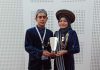 Doc: Keduanya saat memegang piala BRIN Award