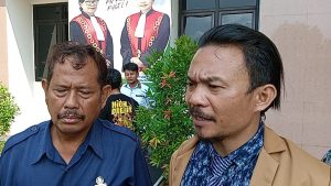 Penasehat Hukum RH, Esera Gulo (kanan)