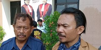 Penasehat Hukum RH, Esera Gulo (kanan)