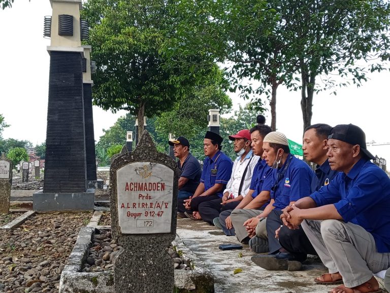 Kader Nasdem Pati Ziarah ke Makam Pahlawan