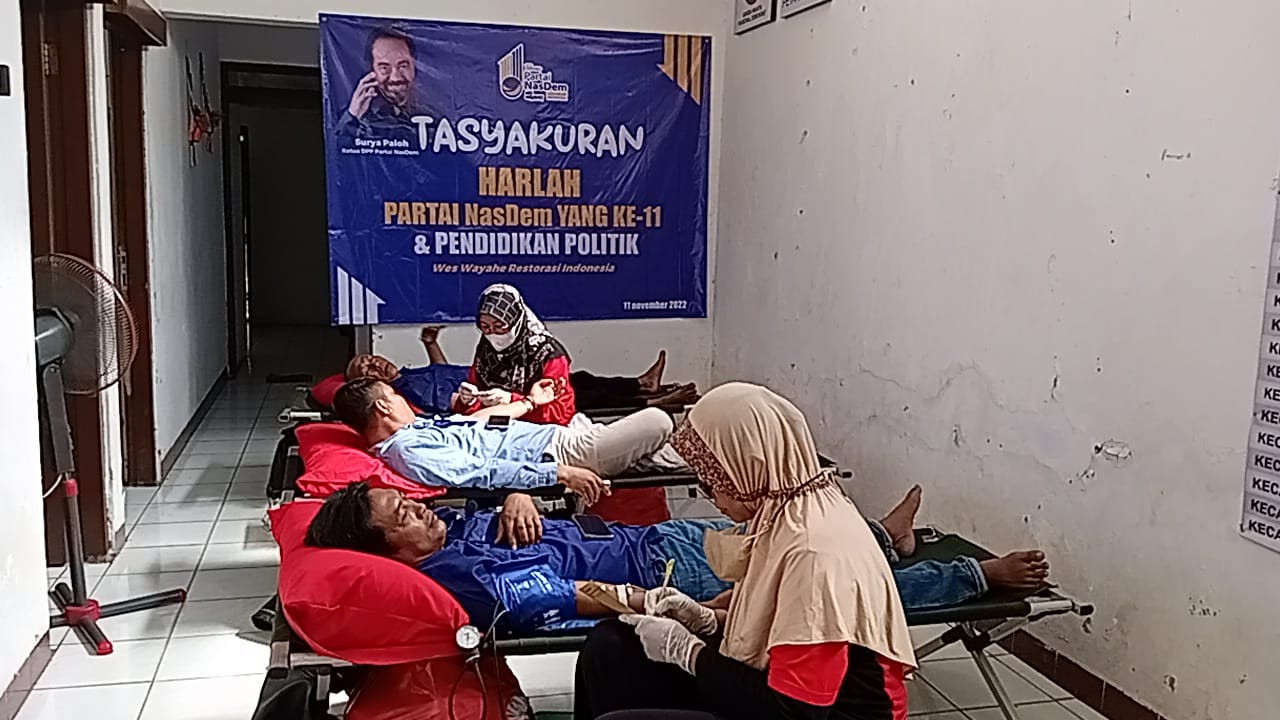 Dewan Pimpinan Daerah (DPD) Partai Nasdem Pati menggelar bakti sosial donor darah di kantor Nasdem setempat, Jumat (11/11/2022)