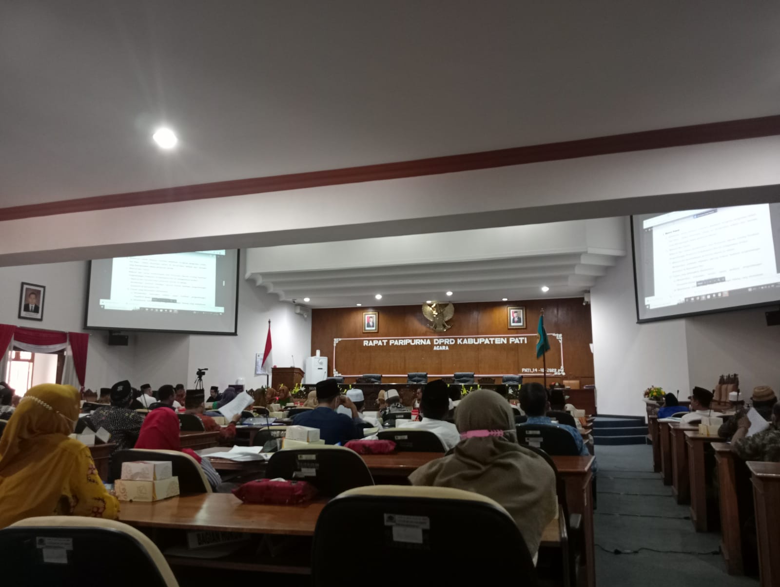 agenda publik hearing oleh Komisi D DPRD selaku penginisiasi Raperda Pesantren 