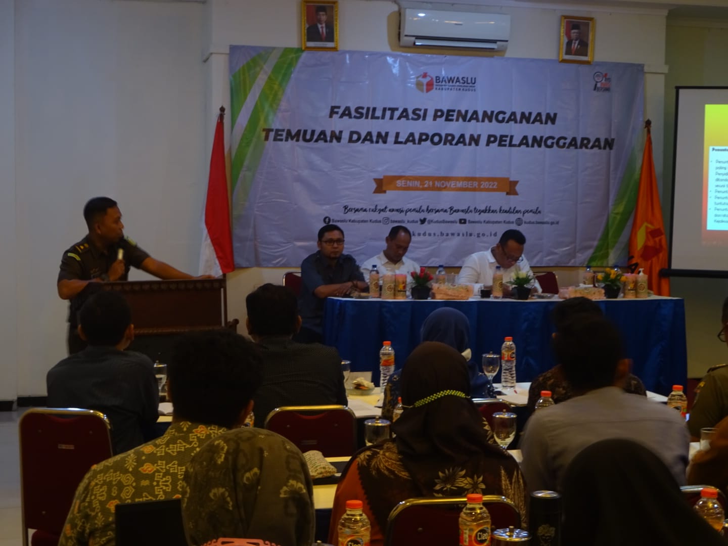 Bawaslu menggelar kegiatan Fasilitasi Penanganan Temuan dan Laporan Pelanggaran bertempat di Hotel Poroliman Kabupaten Kudus