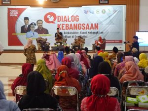 Wakil Ketua MPR RI saat mengisi pemaparan pada Dialog Kebangsaan yang digelar di Aula DPRD Kabupaten Kudus