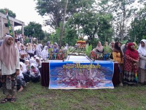 Animo masyarakat ikuti Festival Pager Mangkok di Kampung Budaya Piji Wetan Kabupaten Kudus