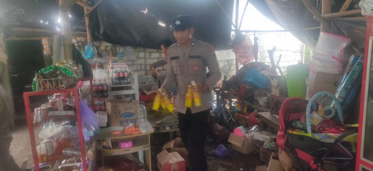 Ratusan Botol Miras Berbagai Merk Diamankan Polsek Wedarijaksa