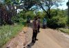 Jajaran Polsek Sukolilo saat di lokasi penanaman pohon pisang di Jalan Sukolilo-Prawoto. Aksi itu sudah direspon dilakukan penambalan