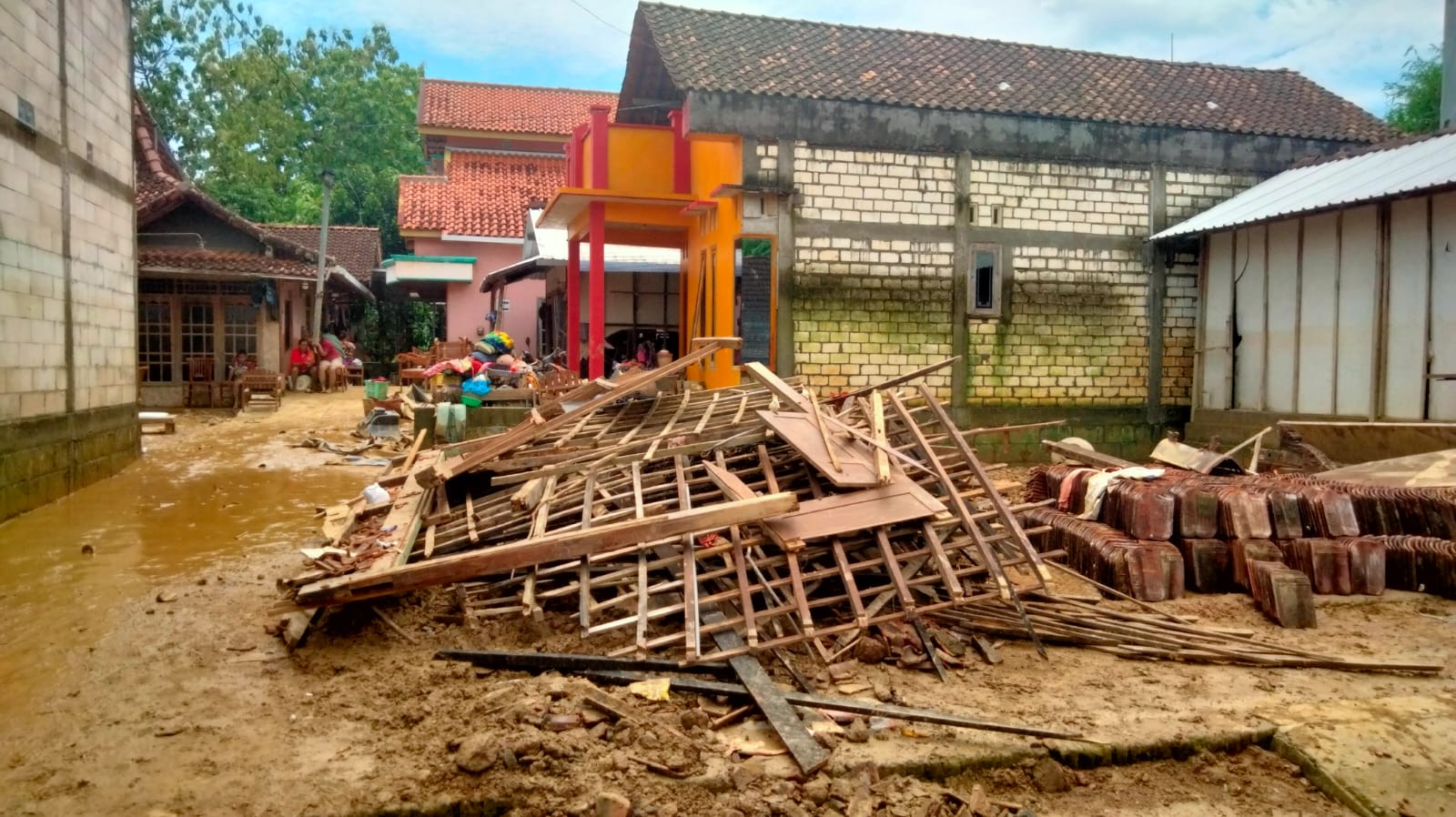 Penampakan rumah rusak akibat banjir di Desa Sinomwidodo Kecamatan Tambakromo