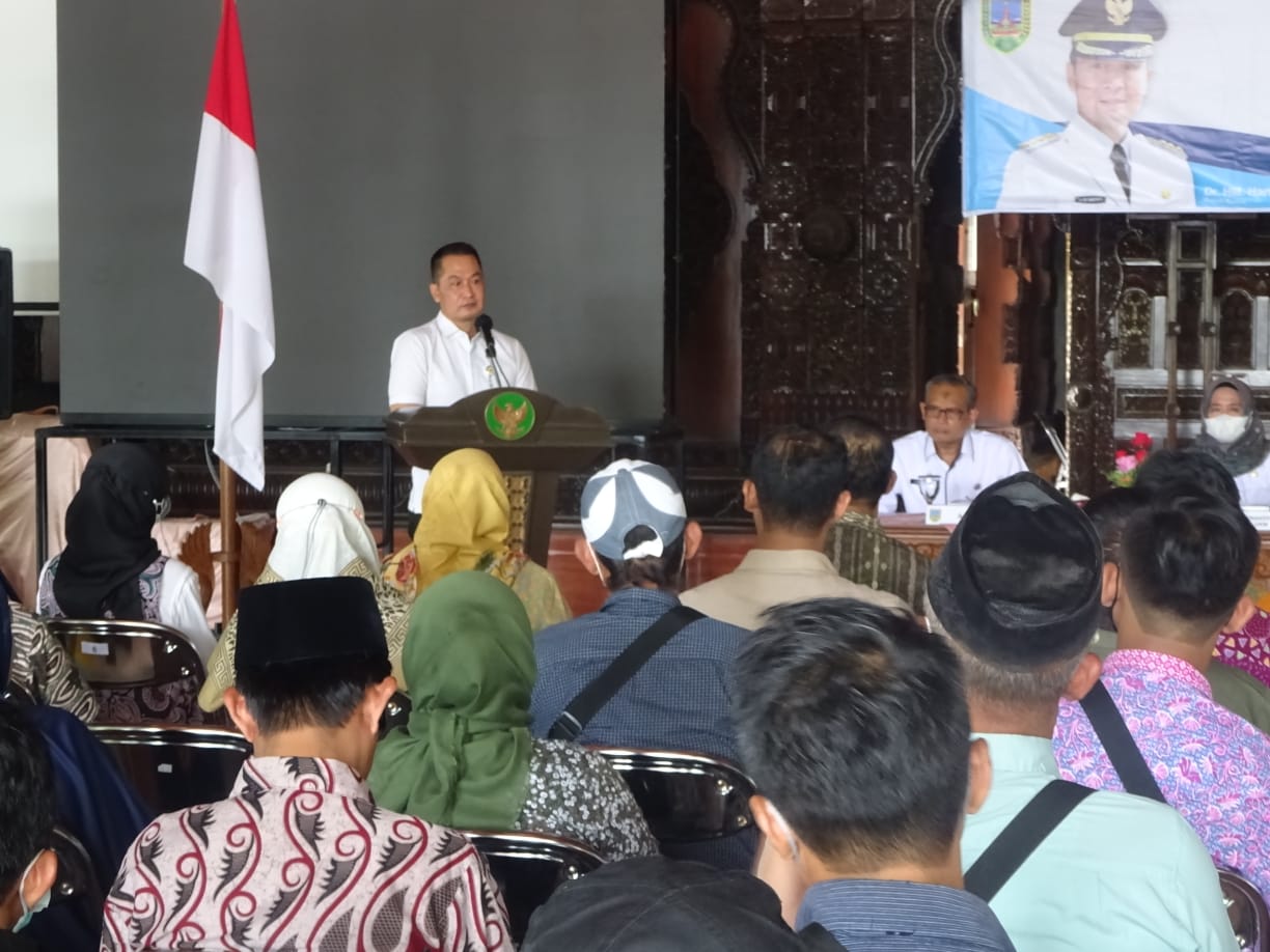 Para pelaku wirausaha di Kabupaten Kudus yang menerima hibah dari Pemerintah Kabupaten Kudus