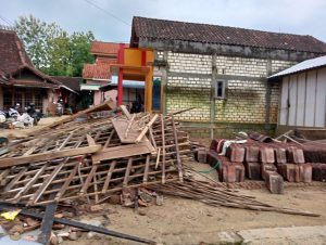 Penampakan rumah rusak terdampak banjir bandang di Desa Sinomwidodo Kecamatan Tambakromo