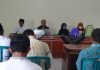 M Anshori saat memberikan materi dihadapan elemen masyarakat Desa Loram Kulon Kudus bersama dengan Kepala Desa Taslim