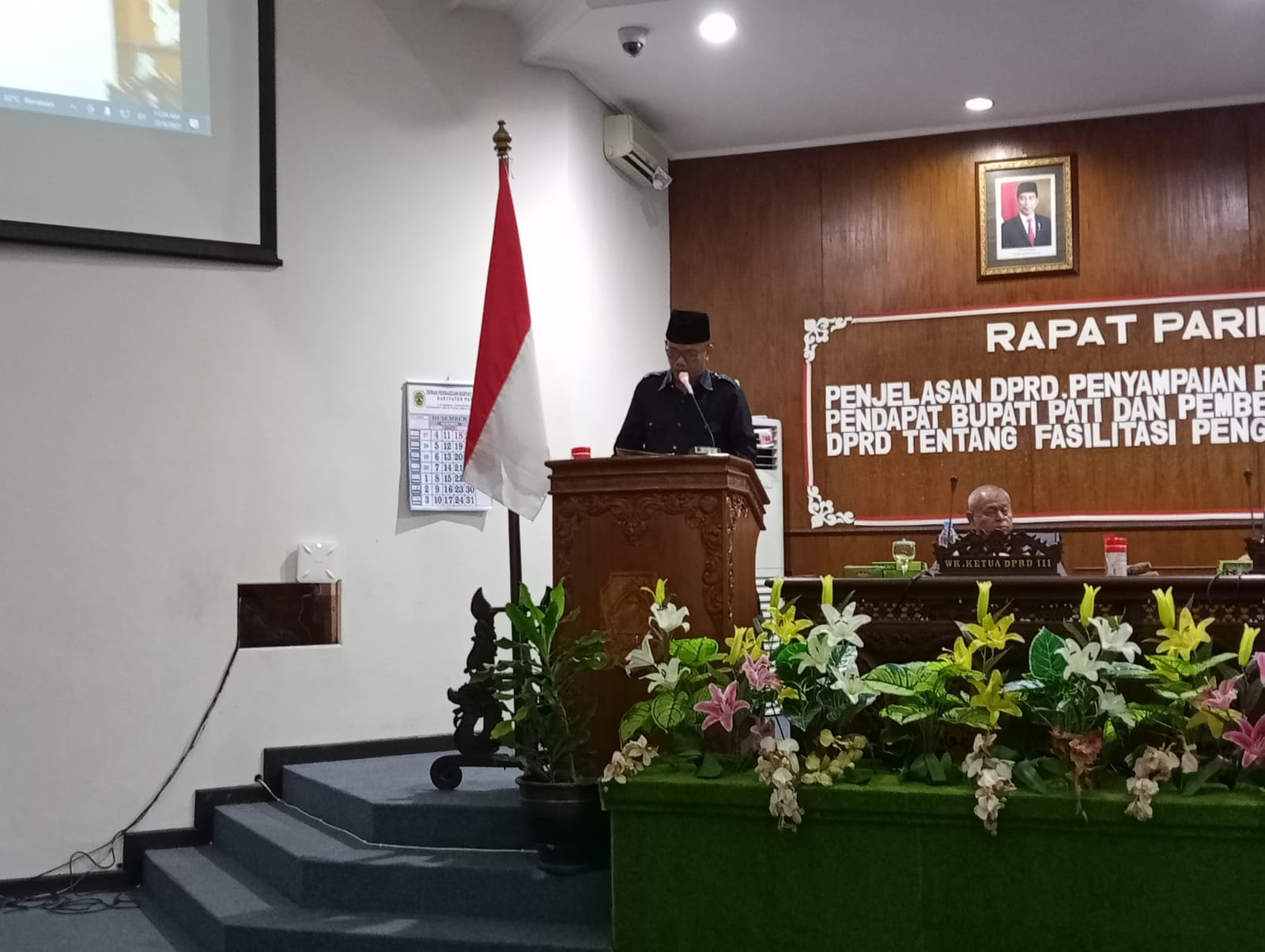 Anggota Komisi D DPRD Pati, Roihan saat memberikan penjelasan tentang Raperda Fasilitasi Pengembangan Pesantren