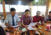 Budi Supriyatno selaku Kuasa Hukum Benny Gunawan Ongkowidjojo saat menyampaikan keterangan pers dihadapan awak media