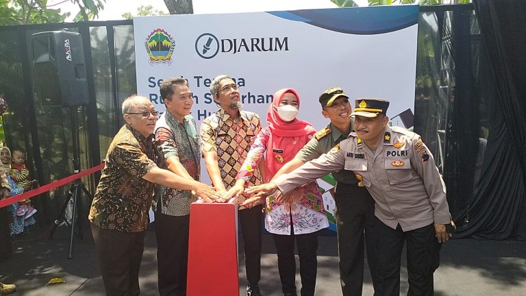 Kolaborasi PT Djarum Kudus dan Pemkab Demak Entaskan Kemiskinan Melalui Program RSLH