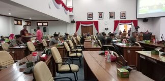 Suasana rapat paripurna DPRD pada Jumat (23/12/2022), banyak kursi yang kosong